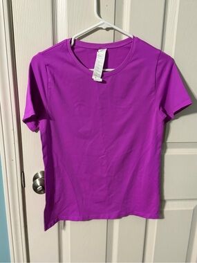 Fabletics Women’s Feather Tech Purple Shirt Excellent Condition Size Small.